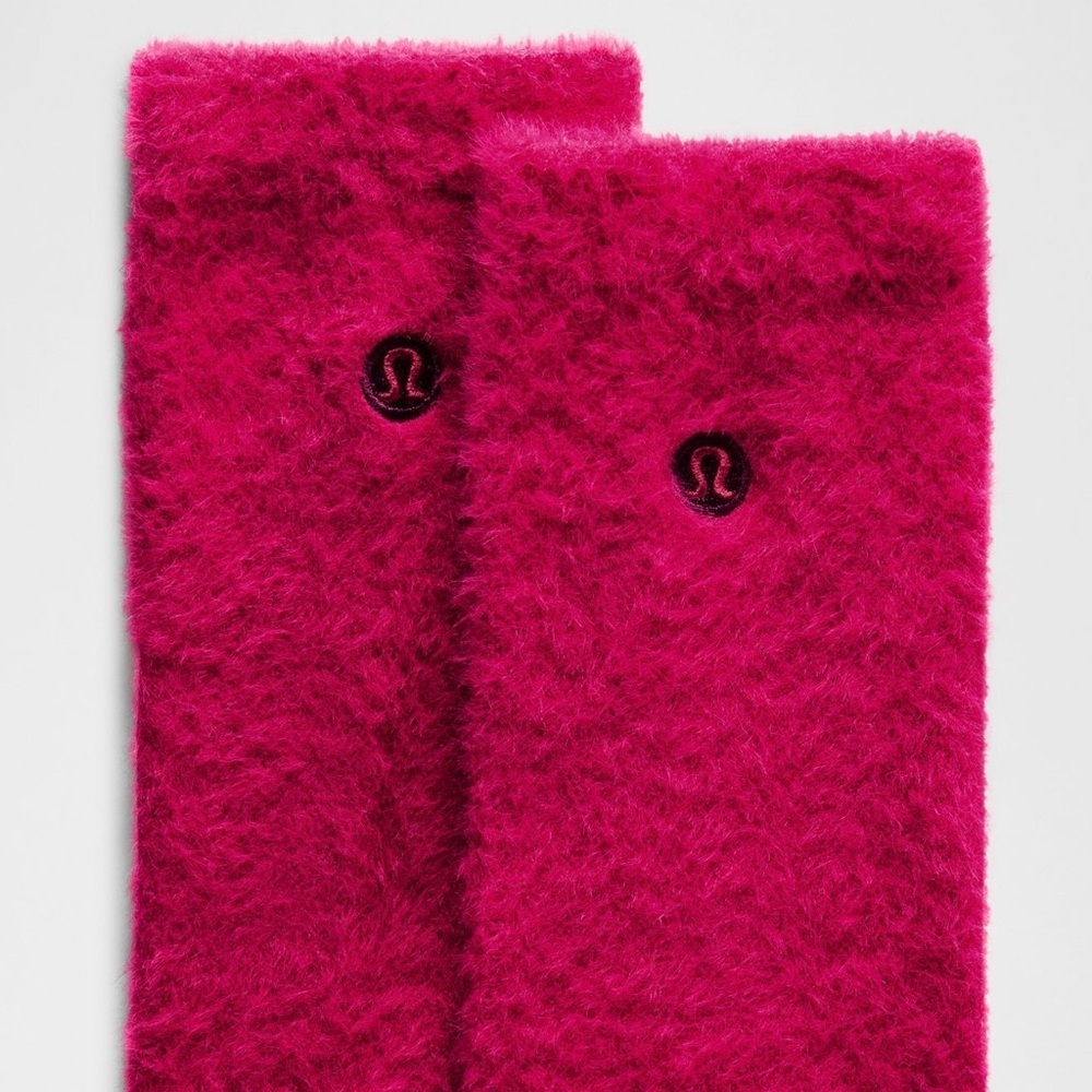 Lululemon Fuzzy Crew Socks 🧦 Berry Rumble 🍓 Size L NWT
